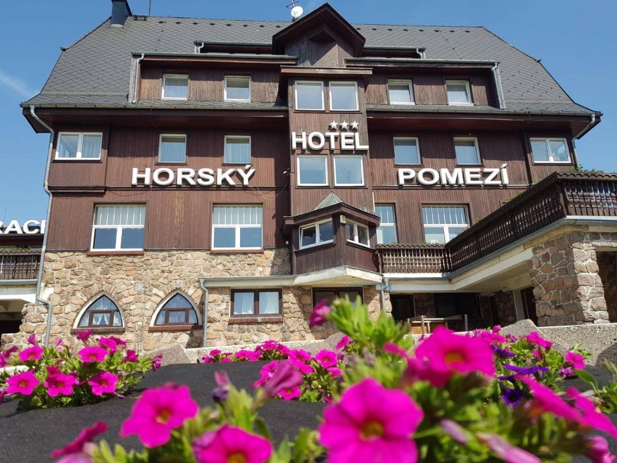 Hotel a restaurace Pomezí Cínovec Exterior foto